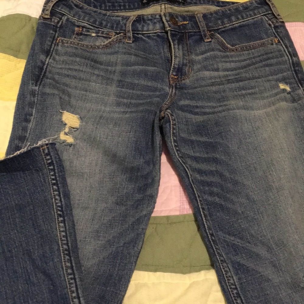 NWOT Hollister distressed crop jeans